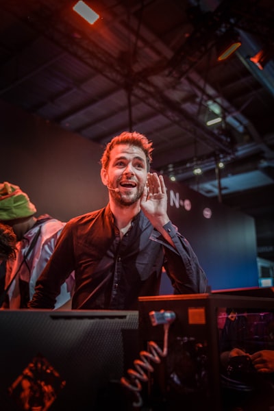 هل توتنهام في الدوري الانجليزي؟